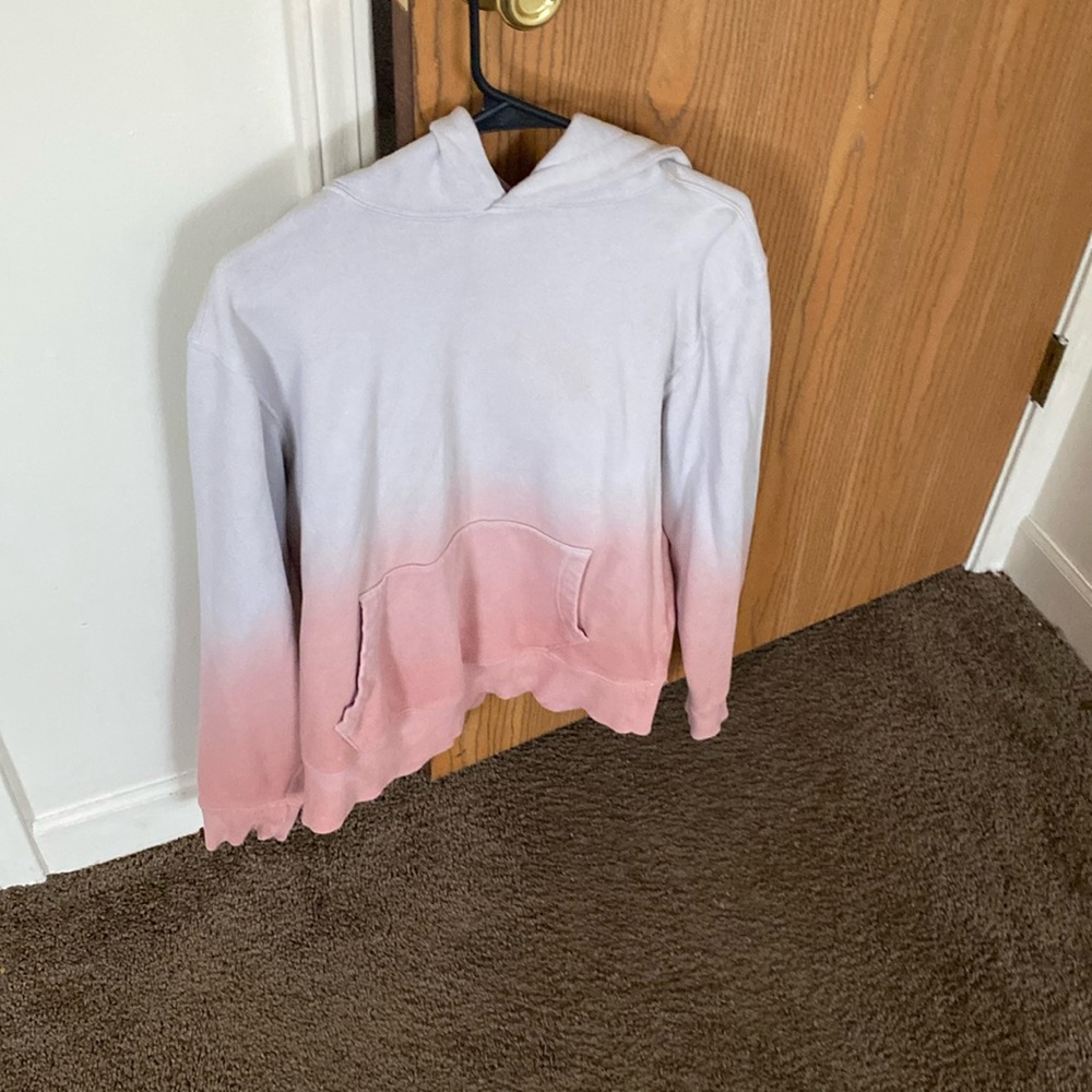 S women’s but fits kinda big I would consider it a medium